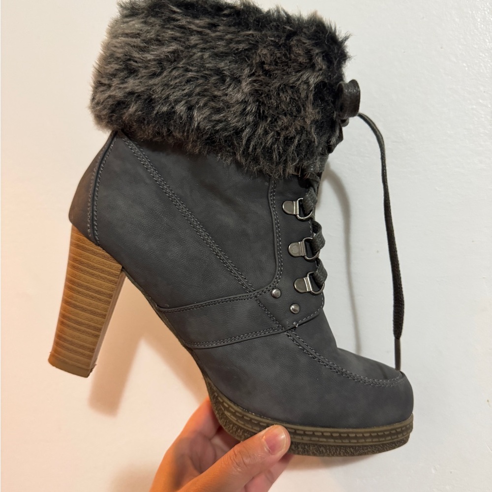 Stylish Gray Heeled Ankle Boots - Picture 1 of 3